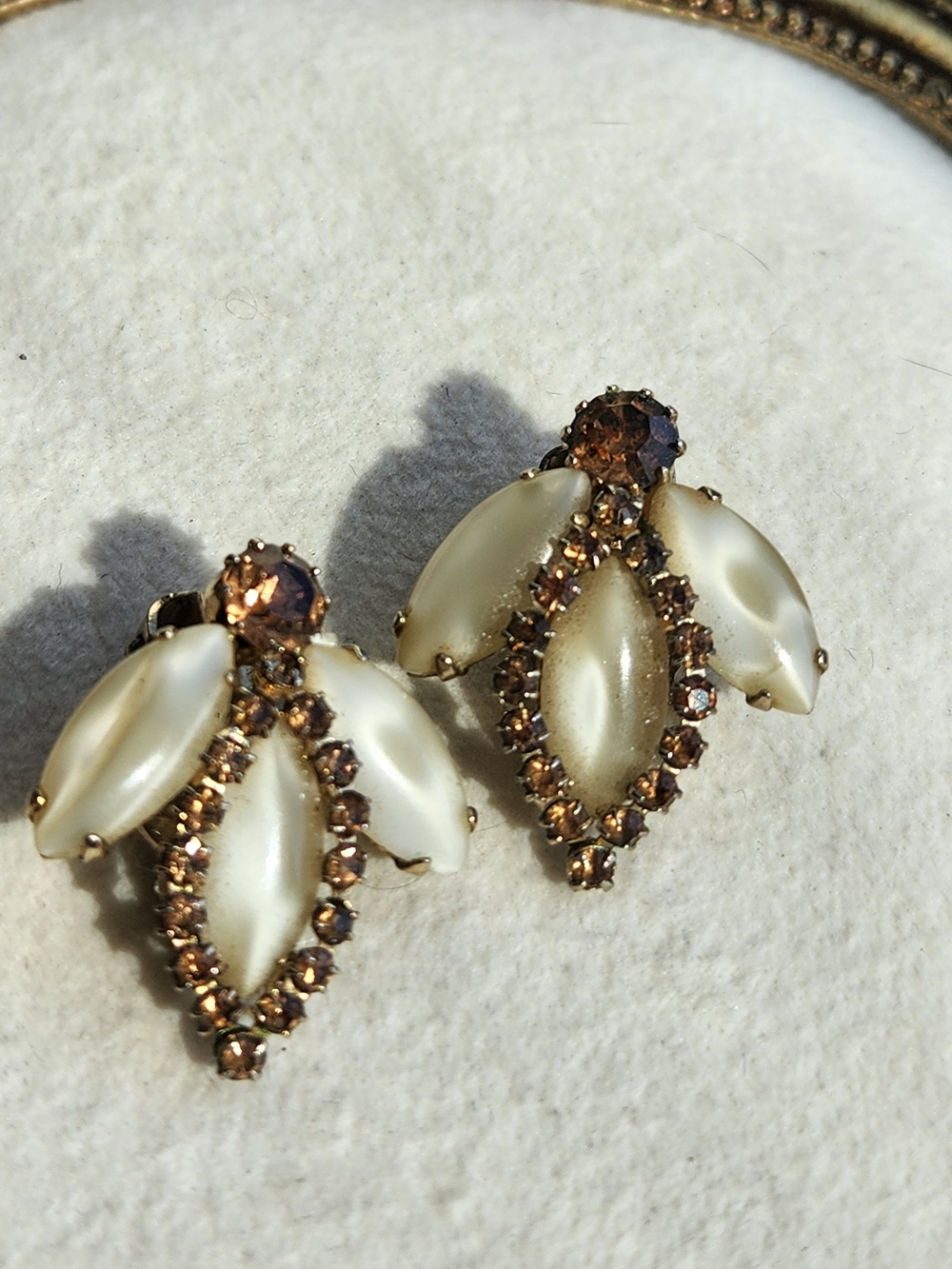 VTG Weiss Signed Satin Glass Rhinestone Clip On Earrings Topaz Amber 1950s